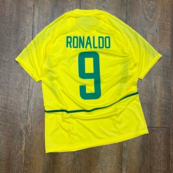 Camiseta Retro Ronaldo Brasil 2002 - Image 2